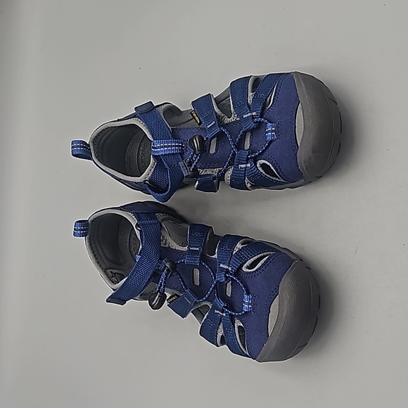 Keen Sandals Kid size 4 blue hiking sandals - Picture 10 of 13